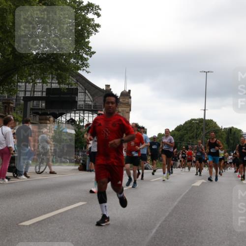 29.06.2025 - hella hamburg halbmarathon Yannick Fuchs http://msf.ph/oto/8357535 29.06.2025 10:53:05 20KM 1285, 1642, 1946, 1951, 2006, 2027, 2348, 2584, 2677, 2855, 2957, 2978, 3181, 3983, 4088, 4592, 5084, 5347, 5633, 6202, 6208, 6636, 6997, 7031, 7223, 7476, 8290, 8929, 9655, 10036, 10759, 10943, 11938, 12633, 13407, 13583, 14375, 14567, 14631, 14902, 14914, 14965, 15232, 15240, 15263, 15284, 15824, 16160, 16341, 16563, 16910, 17017, 17346, 17503, 17630, 18112, 18153, 18232, 18266, 18327, 18954, 19015, 19160 meine-sportfotos.de
