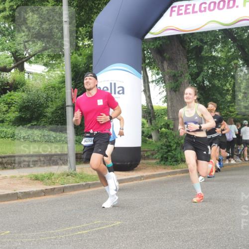 29.06.2025 - hella hamburg halbmarathon KatJ http://msf.ph/oto/8357573 29.06.2025 10:22:09 Zwischen KM18-KM19 4749 meine-sportfotos.de