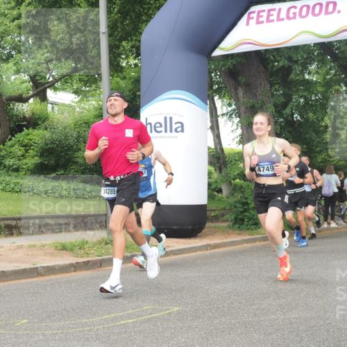 29.06.2025 - hella hamburg halbmarathon KatJ http://msf.ph/oto/8357613 29.06.2025 10:22:09 Zwischen KM18-KM19 4749 meine-sportfotos.de