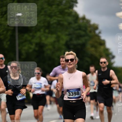 29.06.2025 - hella hamburg halbmarathon Dr. Thomas Lammeyer http://msf.ph/oto/8357678 29.06.2025 10:41:12 Kennedybrücke 56, 1022, 1118, 1253, 1488, 1490, 1597, 1948, 1952, 2072, 2552, 2811, 3165, 3230, 3398, 3428, 3714, 3873, 3895, 5560, 5786, 5789, 6359, 6804, 7202, 7235, 7707, 7773, 7823, 8257, 8258, 8315, 8936, 8937, 9918, 10024, 10112, 10123, 10862, 10931 meine-sportfotos.de