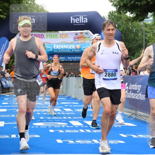 29.06.2025 - hella hamburg halbmarathon Strokosch-Dieckow http://msf.ph/oto/8357699 29.06.2025 10:51:51 Ziel 2396, 2818, 2823, 2880, 4033, 4297, 5102, 6390, 7224, 7409, 7724, 8710, 8819, 8856, 9793, 9959, 10057, 12224, 13799, 15427, 15690, 15727, 16907, 17682, 17815, 17962, 18869, 19053, 19137 meine-sportfotos.de