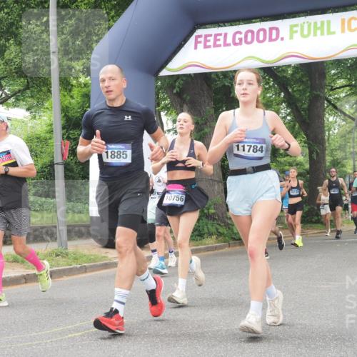 29.06.2025 - hella hamburg halbmarathon KatJ http://msf.ph/oto/8357705 29.06.2025 10:52:07 Zwischen KM18-KM19 1885, 4613, 7271, 7474 meine-sportfotos.de