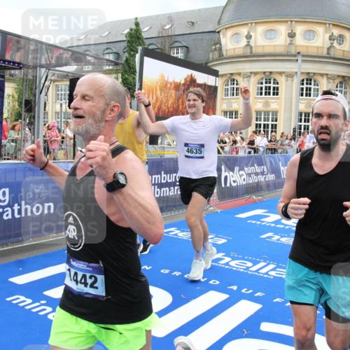 29.06.2025 - hella hamburg halbmarathon Michael Strokosch http://msf.ph/oto/8357740 29.06.2025 10:54:30 Ziel 1442, 3426, 3794, 4635, 4868, 6511, 6512, 7129, 8772, 11009, 11797, 11799, 12321, 12362, 15146, 16327, 19067 meine-sportfotos.de