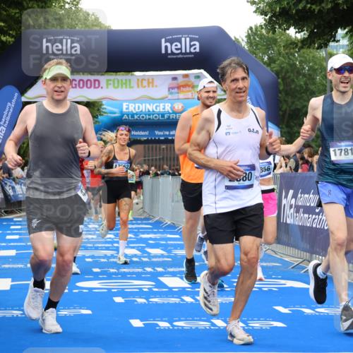 29.06.2025 - hella hamburg halbmarathon Strokosch-Dieckow http://msf.ph/oto/8357758 29.06.2025 10:51:51 Ziel 2396, 2818, 2823, 2880, 4033, 4297, 5102, 6390, 7224, 7409, 7724, 8710, 8819, 8856, 9793, 9959, 10057, 12224, 13799, 15427, 15690, 15727, 16907, 17682, 17815, 17962, 18869, 19053, 19137 meine-sportfotos.de