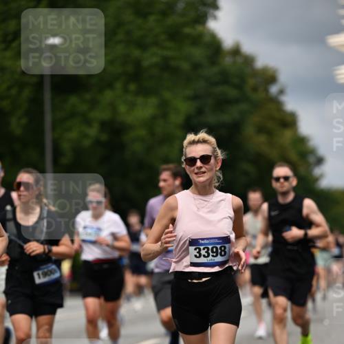 29.06.2025 - hella hamburg halbmarathon Dr. Thomas Lammeyer http://msf.ph/oto/8357769 29.06.2025 10:41:12 Kennedybrücke 56, 1022, 1118, 1253, 1488, 1490, 1597, 1948, 1952, 2072, 2552, 2811, 3165, 3230, 3398, 3428, 3714, 3873, 3895, 5560, 5786, 5789, 6359, 6804, 7202, 7235, 7707, 7773, 7823, 8257, 8258, 8315, 8936, 8937, 9918, 10024, 10112, 10123, 10862, 10931 meine-sportfotos.de