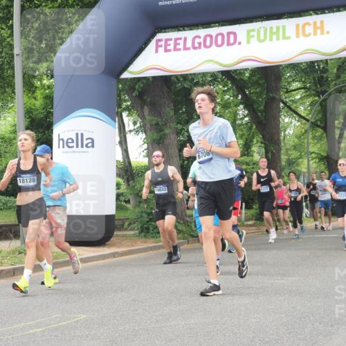 29.06.2025 - hella hamburg halbmarathon KatJ http://msf.ph/oto/8357820 29.06.2025 10:52:11 Zwischen KM18-KM19 1186, 1229, 1885, 2490, 5073, 6706, 7474, 7907 meine-sportfotos.de