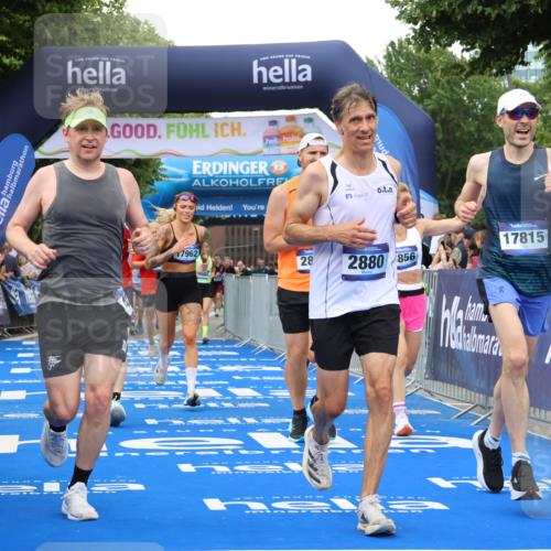 29.06.2025 - hella hamburg halbmarathon Strokosch-Dieckow http://msf.ph/oto/8357828 29.06.2025 10:51:51 Ziel 2396, 2818, 2823, 2880, 4033, 4297, 5102, 6390, 7224, 7409, 7724, 8710, 8819, 8856, 9793, 9959, 10057, 12224, 13799, 15427, 15690, 15727, 16907, 17682, 17815, 17962, 18869, 19053, 19137 meine-sportfotos.de