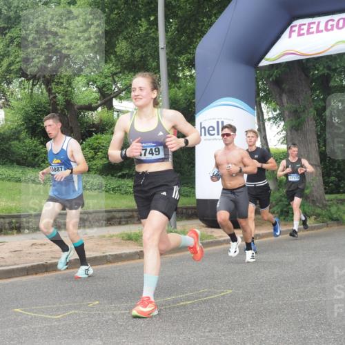 29.06.2025 - hella hamburg halbmarathon KatJ http://msf.ph/oto/8357843 29.06.2025 10:22:10 Zwischen KM18-KM19 4749 meine-sportfotos.de
