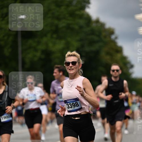 29.06.2025 - hella hamburg halbmarathon Dr. Thomas Lammeyer http://msf.ph/oto/8357866 29.06.2025 10:41:13 Kennedybrücke 56, 1022, 1118, 1253, 1488, 1490, 1597, 1948, 1952, 2072, 2552, 2811, 3165, 3230, 3398, 3428, 3714, 3873, 3895, 5224, 5560, 5786, 5789, 6359, 6804, 7202, 7235, 7707, 7773, 7823, 8257, 8258, 8315, 8936, 8937, 9918, 10024, 10112, 10123, 10862, 10931 meine-sportfotos.de