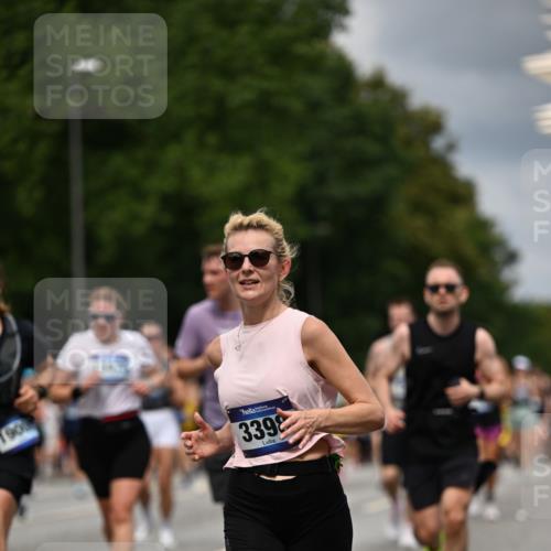 29.06.2025 - hella hamburg halbmarathon Dr. Thomas Lammeyer http://msf.ph/oto/8357910 29.06.2025 10:41:13 Kennedybrücke 56, 1022, 1118, 1253, 1488, 1490, 1597, 1948, 1952, 2072, 2552, 2811, 3165, 3230, 3398, 3428, 3714, 3873, 3895, 5224, 5560, 5786, 5789, 6359, 6804, 7202, 7235, 7707, 7773, 7823, 8257, 8258, 8315, 8936, 8937, 9918, 10024, 10112, 10123, 10862, 10931 meine-sportfotos.de
