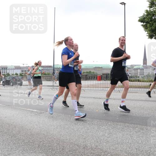 29.06.2025 - hella hamburg halbmarathon Lena Gebhardt http://msf.ph/oto/8357966 29.06.2025 10:39:05 Lombardsbrücke 1638, 123, 56, 1232, 1390, 1451, 1760, 1856, 1883, 2092, 2524, 2534, 2571, 2574, 2693, 2843, 2893, 2998, 3275, 3307, 3323, 3726, 3727, 3745, 3927, 4028, 4257, 4259, 4260, 4316, 4320, 4410, 4523, 4603, 4659, 4882, 4964, 5913, 6062, 6112, 6342, 6343, 6611, 6695, 6696, 6875, 7263, 7341, 7501, 7506, 7524, 7589, 7815, 7849, 8203, 8243, 8367, 8457, 8783, 9393, 9420, 9446, 9708, 9974, 9977, 10001, 10072, 10315, 10516, 10554, 13060 meine-sportfotos.de