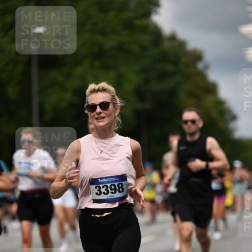29.06.2025 - hella hamburg halbmarathon Dr. Thomas Lammeyer http://msf.ph/oto/8357998 29.06.2025 10:41:13 Kennedybrücke 56, 1022, 1118, 1253, 1488, 1490, 1597, 1948, 1952, 2072, 2552, 2811, 3165, 3230, 3398, 3428, 3714, 3873, 3895, 5224, 5560, 5786, 5789, 6359, 6804, 7202, 7235, 7707, 7773, 7823, 8257, 8258, 8315, 8936, 8937, 9918, 10024, 10112, 10123, 10862, 10931 meine-sportfotos.de