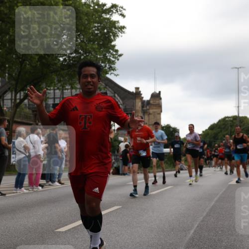 29.06.2025 - hella hamburg halbmarathon Yannick Fuchs http://msf.ph/oto/8358035 29.06.2025 10:53:06 20KM 1285, 1642, 1946, 1951, 2006, 2027, 2348, 2584, 2677, 2855, 2957, 2978, 3181, 3279, 3983, 4088, 4592, 5084, 5347, 5633, 5885, 6202, 6208, 6220, 6636, 6997, 7031, 7223, 7476, 8290, 8929, 9655, 10036, 10759, 10943, 11935, 11938, 12633, 13407, 13583, 14375, 14567, 14631, 14902, 14914, 14965, 15232, 15240, 15263, 15284, 15824, 16160, 16341, 16563, 16910, 17017, 17346, 17503, 17630, 18112, 18153, 18232, 18266, 18327, 18954, 19015, 19160 meine-sportfotos.de