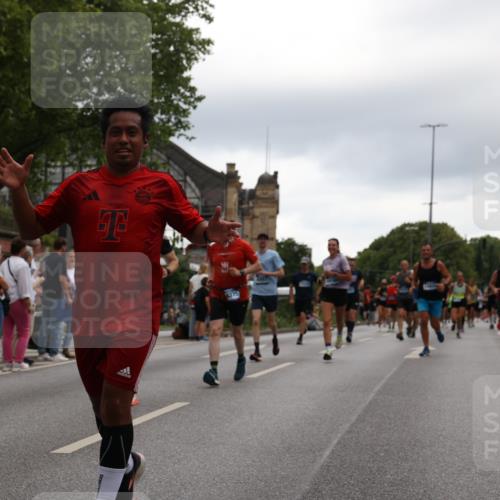 29.06.2025 - hella hamburg halbmarathon Yannick Fuchs http://msf.ph/oto/8358041 29.06.2025 10:53:06 20KM 1285, 1642, 1946, 1951, 2006, 2027, 2348, 2584, 2677, 2855, 2957, 2978, 3181, 3279, 3983, 4088, 4592, 5084, 5347, 5633, 5885, 6202, 6208, 6220, 6636, 6997, 7031, 7223, 7476, 8290, 8929, 9655, 10036, 10759, 10943, 11935, 11938, 12633, 13407, 13583, 14375, 14567, 14631, 14902, 14914, 14965, 15232, 15240, 15263, 15284, 15824, 16160, 16341, 16563, 16910, 17017, 17346, 17503, 17630, 18112, 18153, 18232, 18266, 18327, 18954, 19015, 19160 meine-sportfotos.de