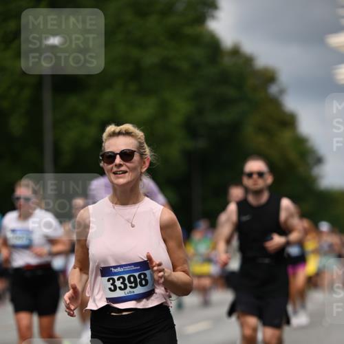 29.06.2025 - hella hamburg halbmarathon Dr. Thomas Lammeyer http://msf.ph/oto/8358051 29.06.2025 10:41:13 Kennedybrücke 56, 1022, 1118, 1253, 1488, 1490, 1597, 1948, 1952, 2072, 2552, 2811, 3165, 3230, 3398, 3428, 3714, 3873, 3895, 5224, 5560, 5786, 5789, 6359, 6804, 7202, 7235, 7707, 7773, 7823, 8257, 8258, 8315, 8936, 8937, 9918, 10024, 10112, 10123, 10862, 10931 meine-sportfotos.de