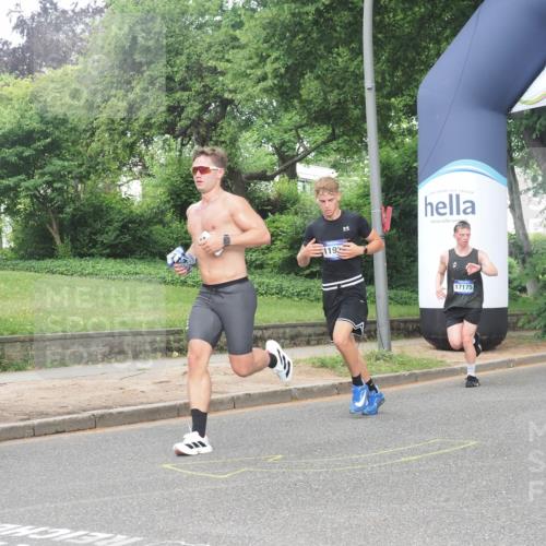 29.06.2025 - hella hamburg halbmarathon KatJ http://msf.ph/oto/8358083 29.06.2025 10:22:11 Zwischen KM18-KM19 4749, 7723 meine-sportfotos.de