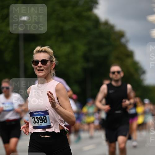 29.06.2025 - hella hamburg halbmarathon Dr. Thomas Lammeyer http://msf.ph/oto/8358090 29.06.2025 10:41:13 Kennedybrücke 56, 1022, 1118, 1253, 1488, 1490, 1597, 1948, 1952, 2072, 2552, 2811, 3165, 3230, 3398, 3428, 3714, 3873, 3895, 5224, 5560, 5786, 5789, 6359, 6804, 7202, 7235, 7707, 7773, 7823, 8257, 8258, 8315, 8936, 8937, 9918, 10024, 10112, 10123, 10862, 10931 meine-sportfotos.de