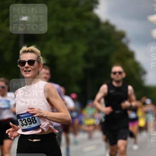 29.06.2025 - hella hamburg halbmarathon Dr. Thomas Lammeyer http://msf.ph/oto/8358130 29.06.2025 10:41:13 Kennedybrücke 56, 1022, 1118, 1253, 1488, 1490, 1597, 1948, 1952, 2072, 2552, 2811, 3165, 3230, 3398, 3428, 3714, 3873, 3895, 5224, 5560, 5786, 5789, 6359, 6804, 7202, 7235, 7707, 7773, 7823, 8257, 8258, 8315, 8936, 8937, 9918, 10024, 10112, 10123, 10862, 10931 meine-sportfotos.de