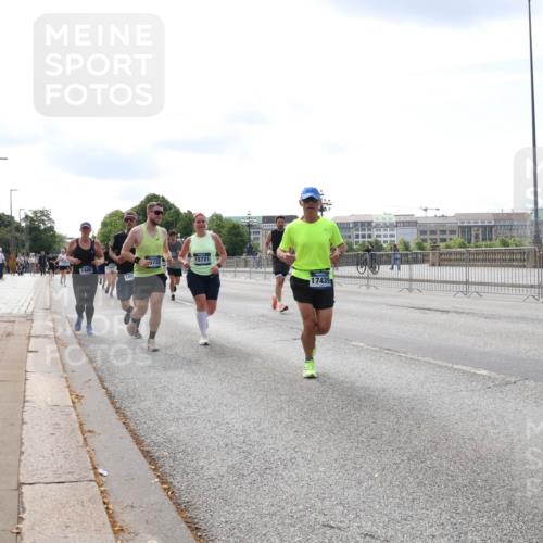 29.06.2025 - hella hamburg halbmarathon Lena Gebhardt http://msf.ph/oto/8358154 29.06.2025 10:14:01 Lombardsbrücke 1480, 5722, 15721, 17439, 1131, 1194, 1480, 1890, 2055, 2359, 2721, 2904, 2987, 3939, 4001, 4032, 4795, 4962, 5232, 5631, 5719, 6026, 6287, 6710, 6717, 7442, 7462, 7913, 7991, 8001, 8057, 8279, 8409, 8673, 9128, 9631, 9845, 9886, 10442, 10443, 10977, 11441, 11987, 12313, 12797, 12928, 12929, 12938, 13285, 13788, 15085, 15482, 15663, 15721, 15722, 15840, 16491, 17439, 17472, 17985, 18041, 18231, 18236, 18239 meine-sportfotos.de