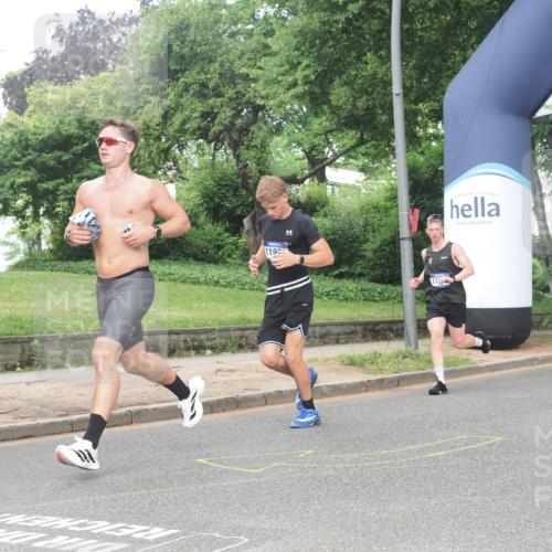 29.06.2025 - hella hamburg halbmarathon KatJ http://msf.ph/oto/8358165 29.06.2025 10:22:11 Zwischen KM18-KM19 4749, 7723 meine-sportfotos.de