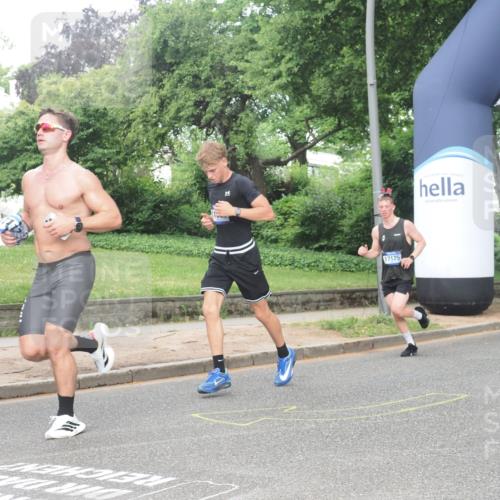 29.06.2025 - hella hamburg halbmarathon KatJ http://msf.ph/oto/8358197 29.06.2025 10:22:11 Zwischen KM18-KM19 4749, 7723 meine-sportfotos.de