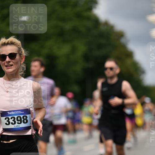 29.06.2025 - hella hamburg halbmarathon Dr. Thomas Lammeyer http://msf.ph/oto/8358199 29.06.2025 10:41:14 Kennedybrücke 56, 1022, 1118, 1253, 1488, 1490, 1597, 1948, 1952, 2072, 2552, 2811, 3165, 3230, 3398, 3428, 3714, 3873, 3895, 4733, 5224, 5560, 5786, 5789, 6359, 6804, 7202, 7235, 7707, 7773, 7823, 8257, 8258, 8315, 8936, 8937, 9918, 10024, 10112, 10123, 10762, 10862, 10931 meine-sportfotos.de
