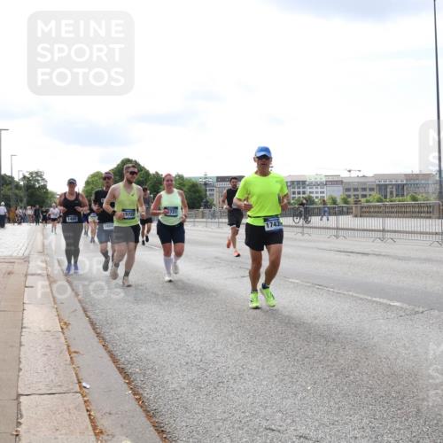 29.06.2025 - hella hamburg halbmarathon Lena Gebhardt http://msf.ph/oto/8358241 29.06.2025 10:14:01 Lombardsbrücke 5722, 5721, 1480, 1804, 1743, 1131, 1194, 1480, 1890, 2055, 2359, 2721, 2904, 2987, 3939, 4001, 4032, 4795, 4962, 5232, 5631, 5719, 6026, 6287, 6710, 6717, 7442, 7462, 7913, 7991, 8001, 8057, 8279, 8409, 8673, 9128, 9631, 9845, 9886, 10442, 10443, 10977, 11441, 11987, 12313, 12797, 12928, 12929, 12938, 13285, 13788, 15085, 15482, 15663, 15721, 15722, 15840, 16491, 17439, 17472, 17985, 18041, 18231, 18236, 18239 meine-sportfotos.de