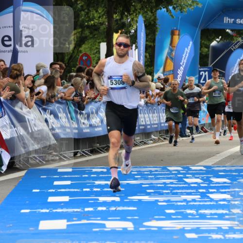 29.06.2025 - hella hamburg halbmarathon Strokosch-Dieckow http://msf.ph/oto/8358245 29.06.2025 10:29:54 Ziel 5308, 15672, 19202 meine-sportfotos.de