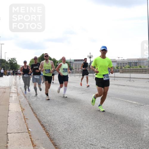 29.06.2025 - hella hamburg halbmarathon Lena Gebhardt http://msf.ph/oto/8358305 29.06.2025 10:14:01 Lombardsbrücke 1480, 18041, 15722, 15721, 1743, 1131, 1194, 1480, 1890, 2055, 2359, 2721, 2904, 2987, 3939, 4001, 4032, 4795, 4962, 5232, 5631, 5719, 6026, 6287, 6710, 6717, 7442, 7462, 7913, 7991, 8001, 8057, 8279, 8409, 8673, 9128, 9631, 9845, 9886, 10442, 10443, 10977, 11441, 11987, 12313, 12797, 12928, 12929, 12938, 13285, 13788, 15085, 15482, 15663, 15721, 15722, 15840, 16491, 17439, 17472, 17985, 18041, 18231, 18236, 18239 meine-sportfotos.de