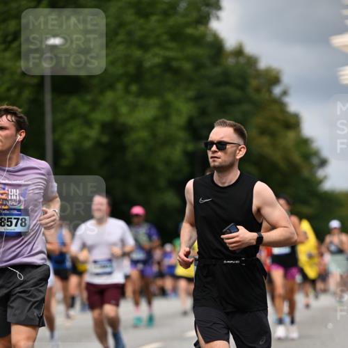 29.06.2025 - hella hamburg halbmarathon Dr. Thomas Lammeyer http://msf.ph/oto/8358312 29.06.2025 10:41:14 Kennedybrücke 56, 1022, 1118, 1253, 1488, 1490, 1597, 1948, 1952, 2072, 2552, 2811, 3165, 3230, 3398, 3428, 3714, 3873, 3895, 4733, 5224, 5560, 5786, 5789, 6359, 6804, 7202, 7235, 7707, 7773, 7823, 8257, 8258, 8315, 8936, 8937, 9918, 10024, 10112, 10123, 10762, 10862, 10931 meine-sportfotos.de