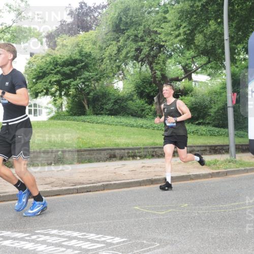 29.06.2025 - hella hamburg halbmarathon KatJ http://msf.ph/oto/8358394 29.06.2025 10:22:12 Zwischen KM18-KM19 4749, 7723 meine-sportfotos.de