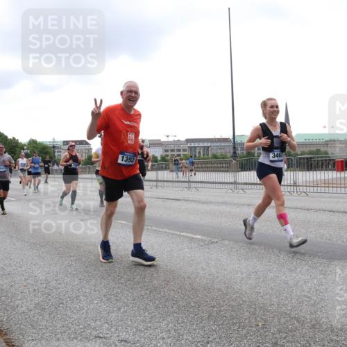 29.06.2025 - hella hamburg halbmarathon Lena Gebhardt http://msf.ph/oto/8358410 29.06.2025 10:48:10 Lombardsbrücke 15541, 346, 1392, 1157, 1174, 1175, 1246, 1392, 1618, 1639, 1645, 1701, 1926, 2037, 2163, 2195, 2197, 2418, 2475, 2491, 2545, 2627, 2650, 2756, 2790, 2909, 2958, 3049, 3320, 3468, 3504, 3661, 3679, 3933, 4327, 4588, 4856, 5585, 5781, 5886, 5952, 6143, 7240, 7393, 7394, 7427, 7532, 7916, 8077, 8310, 8461, 8521, 8774, 8948, 9356, 9696, 9697, 9775, 9921, 10145, 10658, 10777, 10794, 11548, 11742, 11781, 11909, 12431 meine-sportfotos.de