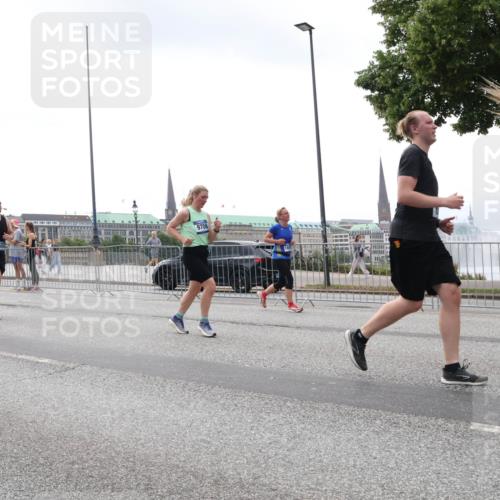 29.06.2025 - hella hamburg halbmarathon Lena Gebhardt http://msf.ph/oto/8358489 29.06.2025 10:39:06 Lombardsbrücke 50, 9708, 56, 1232, 1390, 1451, 1760, 1856, 1883, 2092, 2524, 2534, 2571, 2574, 2693, 2843, 2893, 2998, 3275, 3307, 3323, 3726, 3727, 3745, 3927, 4028, 4257, 4259, 4260, 4316, 4320, 4410, 4523, 4603, 4659, 4882, 4964, 5913, 6062, 6112, 6342, 6343, 6611, 6875, 7263, 7341, 7501, 7506, 7524, 7589, 7815, 7849, 8203, 8243, 8367, 8457, 8783, 9393, 9420, 9446, 9708, 9974, 9977, 10001, 10072, 10315, 10516, 10554, 13060 meine-sportfotos.de