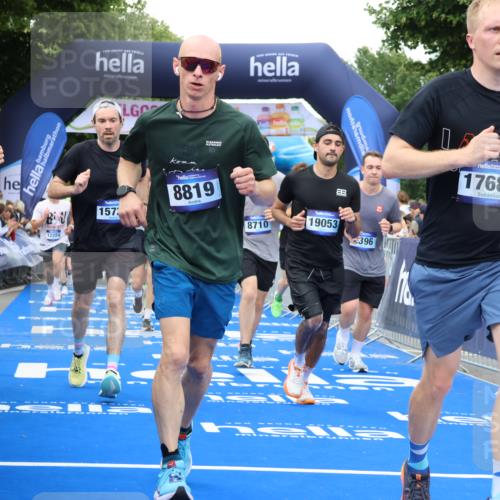 29.06.2025 - hella hamburg halbmarathon Strokosch-Dieckow http://msf.ph/oto/8358512 29.06.2025 10:51:45 Ziel 2396, 2818, 2823, 2880, 4297, 6286, 7224, 8710, 8819, 8856, 9793, 9959, 12224, 14012, 14458, 15427, 15496, 15727, 15831, 15899, 16907, 17682, 17815, 17962, 19020, 19053, 19137 meine-sportfotos.de