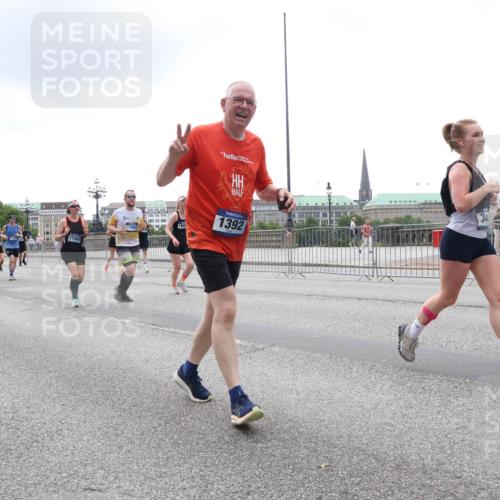 29.06.2025 - hella hamburg halbmarathon Lena Gebhardt http://msf.ph/oto/8358585 29.06.2025 10:48:10 Lombardsbrücke 367, 15541, 17562, 17563, 1392, 34, 1157, 1174, 1175, 1246, 1392, 1618, 1639, 1645, 1701, 1926, 2037, 2163, 2195, 2197, 2418, 2475, 2491, 2545, 2627, 2650, 2756, 2790, 2909, 2958, 3049, 3320, 3468, 3504, 3661, 3679, 3933, 4327, 4588, 4856, 5585, 5781, 5886, 5952, 6143, 7240, 7393, 7394, 7427, 7532, 7916, 8077, 8310, 8461, 8521, 8774, 8948, 9356, 9696, 9697, 9775, 9921, 10145, 10658, 10777, 10794, 11548, 11742, 11781, 11909, 12431 meine-sportfotos.de