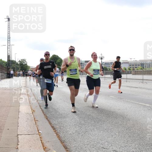 29.06.2025 - hella hamburg halbmarathon Lena Gebhardt http://msf.ph/oto/8358633 29.06.2025 10:14:02 Lombardsbrücke 18041, 15722, 15721, 1131, 1194, 1480, 1890, 2055, 2359, 2721, 2904, 2987, 3939, 4001, 4032, 4795, 4962, 5232, 5631, 5719, 6026, 6089, 6287, 6710, 6717, 7442, 7462, 7913, 7991, 8001, 8057, 8409, 8673, 8892, 9128, 9631, 9845, 9886, 10442, 10443, 10977, 11441, 11987, 12313, 12797, 12928, 12929, 12938, 13285, 13788, 15085, 15482, 15663, 15721, 15722, 15840, 16491, 17439, 17472, 17985, 18041, 18231, 18236, 18239 meine-sportfotos.de