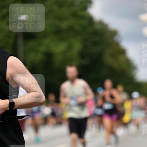 29.06.2025 - hella hamburg halbmarathon Dr. Thomas Lammeyer http://msf.ph/oto/8358681 29.06.2025 10:41:16 Kennedybrücke 56, 1022, 1118, 1253, 1488, 1490, 1597, 1948, 1952, 2072, 2552, 2811, 3165, 3230, 3398, 3428, 3714, 3873, 4733, 5224, 5560, 5786, 5789, 6804, 7202, 7235, 7707, 7773, 7823, 8257, 8258, 8315, 8936, 8937, 9054, 9055, 9918, 10024, 10112, 10762, 10798, 10862, 10931 meine-sportfotos.de
