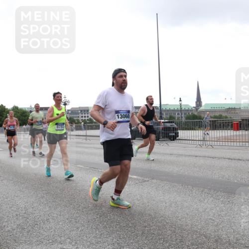 29.06.2025 - hella hamburg halbmarathon Lena Gebhardt http://msf.ph/oto/8358717 29.06.2025 10:39:07 Lombardsbrücke 19135, 8783, 13060, 180, 56, 1232, 1390, 1451, 1760, 1856, 1883, 2092, 2524, 2534, 2571, 2574, 2693, 2843, 2893, 2998, 3275, 3307, 3353, 3726, 3727, 3745, 3927, 4257, 4259, 4260, 4316, 4320, 4410, 4523, 4603, 4659, 4855, 4882, 4964, 5913, 6062, 6112, 6342, 6343, 6611, 6875, 7263, 7341, 7501, 7506, 7524, 7589, 7815, 7849, 8203, 8243, 8367, 8457, 8783, 9393, 9420, 9446, 9708, 9974, 9977, 10001, 10072, 10315, 10516, 10554, 13060 meine-sportfotos.de