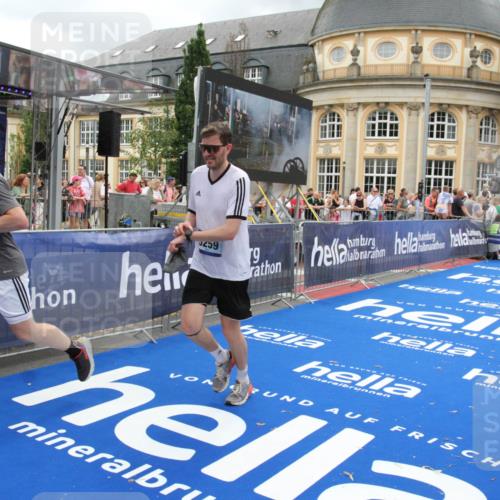 29.06.2025 - hella hamburg halbmarathon Michael Strokosch http://msf.ph/oto/8358725 29.06.2025 10:54:39 Ziel 1125, 2474, 5259, 8798, 9012, 10040, 10368, 10376, 12489, 12607, 17765 meine-sportfotos.de
