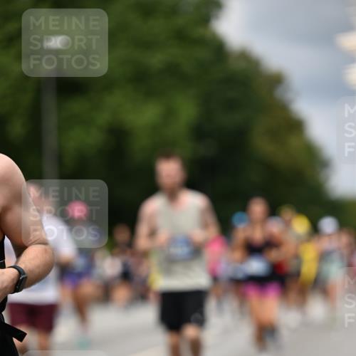 29.06.2025 - hella hamburg halbmarathon Dr. Thomas Lammeyer http://msf.ph/oto/8358728 29.06.2025 10:41:16 Kennedybrücke 56, 1022, 1118, 1253, 1488, 1490, 1597, 1948, 1952, 2072, 2552, 2811, 3165, 3230, 3398, 3428, 3714, 3873, 4733, 5224, 5560, 5786, 5789, 6804, 7202, 7235, 7707, 7773, 7823, 8257, 8258, 8315, 8936, 8937, 9054, 9055, 9918, 10024, 10112, 10762, 10798, 10862, 10931 meine-sportfotos.de