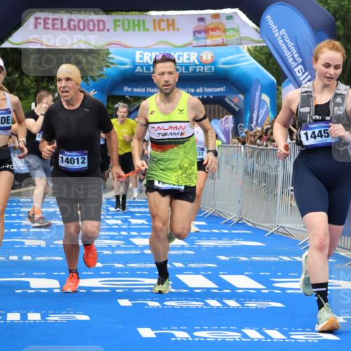 29.06.2025 - hella hamburg halbmarathon Strokosch-Dieckow http://msf.ph/oto/8358759 29.06.2025 10:51:39 Ziel 2396, 5008, 6286, 7224, 8710, 8819, 10691, 12224, 13327, 14012, 14458, 15496, 15727, 15831, 15899, 17682, 19007, 19020, 19053 meine-sportfotos.de