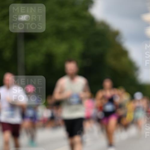 29.06.2025 - hella hamburg halbmarathon Dr. Thomas Lammeyer http://msf.ph/oto/8358777 29.06.2025 10:41:16 Kennedybrücke 56, 1022, 1118, 1253, 1488, 1490, 1597, 1948, 1952, 2072, 2552, 2811, 3165, 3230, 3398, 3428, 3714, 3873, 4733, 5224, 5560, 5786, 5789, 6804, 7202, 7235, 7707, 7773, 7823, 8257, 8258, 8315, 8936, 8937, 9054, 9055, 9918, 10024, 10112, 10762, 10798, 10862, 10931 meine-sportfotos.de