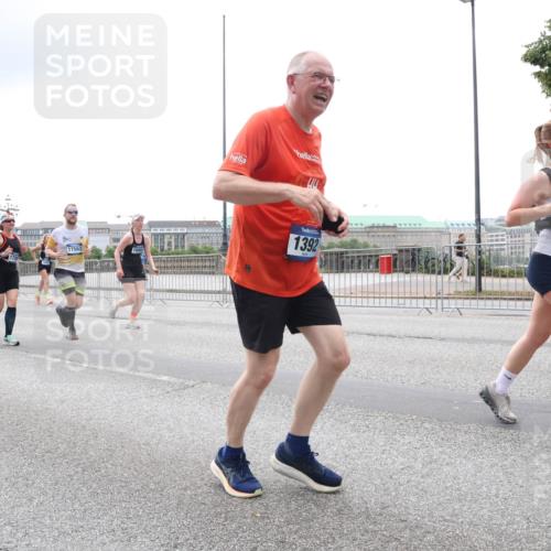 29.06.2025 - hella hamburg halbmarathon Lena Gebhardt http://msf.ph/oto/8358779 29.06.2025 10:48:10 Lombardsbrücke 541, 17563, 1392, 34, 1157, 1174, 1175, 1246, 1392, 1618, 1639, 1645, 1701, 1926, 2037, 2163, 2195, 2197, 2418, 2475, 2491, 2545, 2627, 2650, 2756, 2790, 2909, 2958, 3049, 3320, 3468, 3504, 3661, 3679, 3933, 4327, 4588, 4856, 5585, 5781, 5886, 5952, 6143, 7240, 7393, 7394, 7427, 7532, 7916, 8077, 8310, 8461, 8521, 8774, 8948, 9356, 9696, 9697, 9775, 9921, 10145, 10658, 10777, 10794, 11548, 11742, 11781, 11909, 12431 meine-sportfotos.de