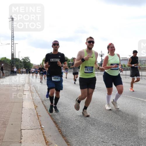 29.06.2025 - hella hamburg halbmarathon Lena Gebhardt http://msf.ph/oto/8358838 29.06.2025 10:14:02 Lombardsbrücke 18041, 15722, 1131, 1194, 1480, 1890, 2055, 2359, 2721, 2904, 2987, 3939, 4001, 4032, 4795, 4962, 5232, 5631, 5719, 6026, 6089, 6287, 6710, 6717, 7442, 7462, 7913, 7991, 8001, 8057, 8409, 8673, 8892, 9128, 9631, 9845, 9886, 10442, 10443, 10977, 11441, 11987, 12313, 12797, 12928, 12929, 12938, 13285, 13788, 15085, 15482, 15663, 15721, 15722, 15840, 16491, 17439, 17472, 17985, 18041, 18231, 18236, 18239 meine-sportfotos.de