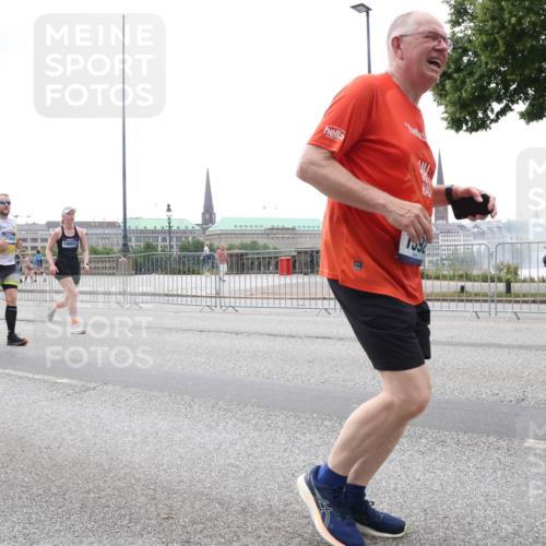 29.06.2025 - hella hamburg halbmarathon Lena Gebhardt http://msf.ph/oto/8358991 29.06.2025 10:48:11 Lombardsbrücke 17562, 17563, 18001, 1157, 1174, 1175, 1246, 1392, 1618, 1639, 1645, 1701, 1926, 2037, 2163, 2195, 2197, 2418, 2475, 2491, 2545, 2627, 2650, 2756, 2790, 2909, 2958, 3049, 3320, 3468, 3504, 3661, 3679, 3933, 4327, 4588, 4856, 5585, 5781, 5886, 5952, 6143, 7240, 7393, 7394, 7427, 7532, 7916, 8077, 8310, 8461, 8521, 8774, 8948, 9356, 9696, 9697, 9775, 9921, 10145, 10658, 10777, 10794, 11548, 11742, 11781, 11909 meine-sportfotos.de