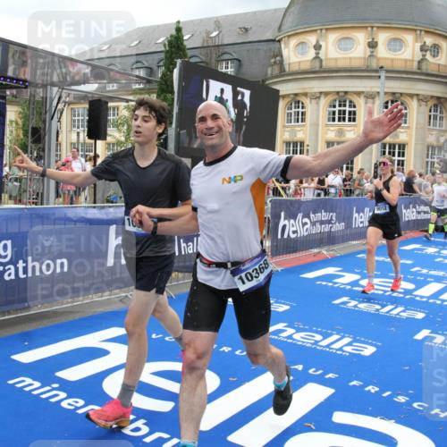 29.06.2025 - hella hamburg halbmarathon Michael Strokosch http://msf.ph/oto/8359007 29.06.2025 10:54:42 Ziel 1125, 1496, 3310, 5259, 7478, 8449, 9012, 10040, 10368, 10376, 12489, 14239, 15389, 15408, 15584, 17231, 17765, 19000 meine-sportfotos.de