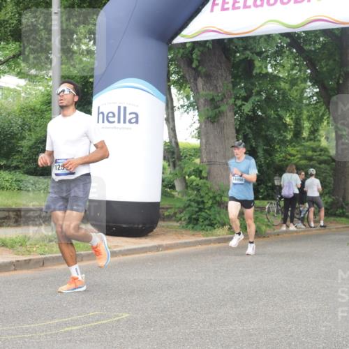 29.06.2025 - hella hamburg halbmarathon KatJ http://msf.ph/oto/8359018 29.06.2025 10:22:18 Zwischen KM18-KM19 7723 meine-sportfotos.de