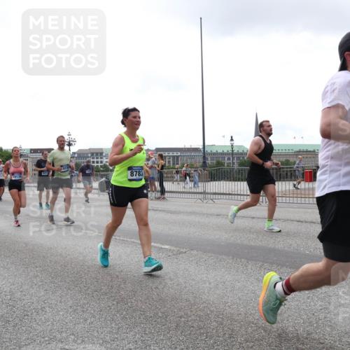 29.06.2025 - hella hamburg halbmarathon Lena Gebhardt http://msf.ph/oto/8359025 29.06.2025 10:39:08 Lombardsbrücke 56, 1232, 1390, 1451, 1760, 1856, 1883, 2092, 2524, 2534, 2571, 2574, 2693, 2843, 2893, 2998, 3275, 3307, 3353, 3727, 3745, 3927, 4257, 4259, 4260, 4320, 4410, 4523, 4603, 4659, 4855, 4882, 4964, 5913, 6062, 6112, 6342, 6343, 6611, 7263, 7341, 7501, 7506, 7524, 7589, 7815, 7849, 8203, 8243, 8367, 8457, 8783, 9393, 9420, 9446, 9708, 9974, 9977, 10001, 10072, 10315, 10516, 10554, 13060 meine-sportfotos.de
