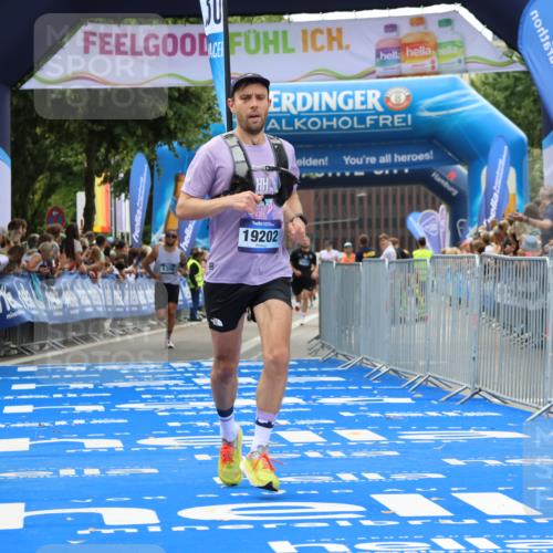 29.06.2025 - hella hamburg halbmarathon Strokosch-Dieckow http://msf.ph/oto/8359064 29.06.2025 10:29:50 Ziel 5308, 13374, 19202 meine-sportfotos.de