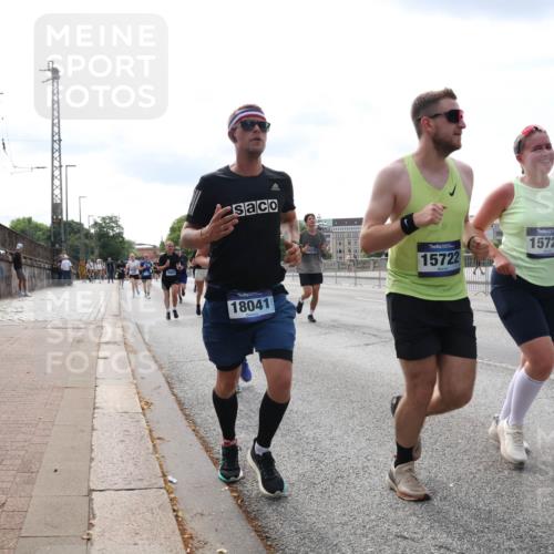29.06.2025 - hella hamburg halbmarathon Lena Gebhardt http://msf.ph/oto/8359071 29.06.2025 10:14:03 Lombardsbrücke 18041, 15722, 15721, 7794, 1131, 1194, 1480, 1890, 2055, 2359, 2721, 2904, 2987, 3939, 4001, 4032, 4795, 4962, 5232, 5631, 5719, 6026, 6089, 6287, 6710, 6717, 7209, 7442, 7462, 7913, 7991, 8001, 8057, 8409, 8673, 8892, 9128, 9631, 9845, 9886, 10442, 10443, 10977, 11441, 11987, 12313, 12797, 12928, 12929, 12938, 13285, 13788, 15085, 15482, 15663, 15721, 15722, 15840, 16491, 17439, 17472, 17985, 18041, 18236, 18239 meine-sportfotos.de